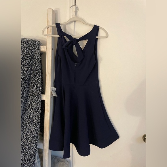 NWT B. Darlin Sleeveless V-Neck Bow-Back Scuba Crepe Fit & Flare Dress - Picture 6 of 11